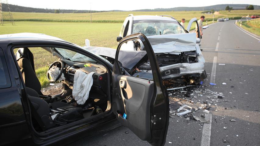 Nach Kollision: Corsa-Fahrer lebensgefährlich verletzt
