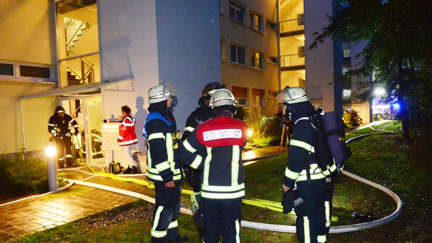 Dichter schwarzer Rauch: Wohnungsbrand in Erlangen