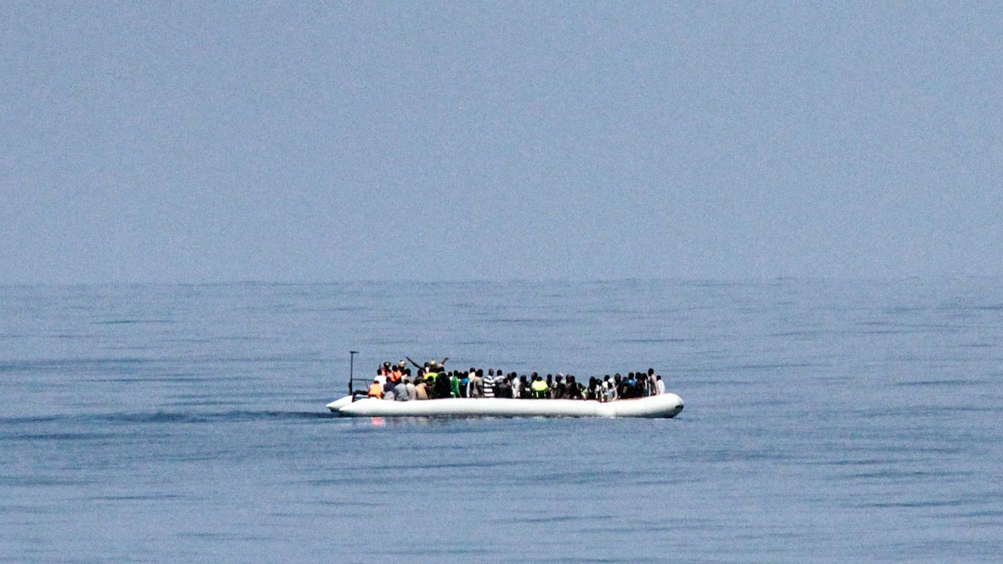 Vor der Küste von Libyen kommt es immer wieder zu Unglücken, bei denen Flüchtlinge ums Leben kommen. (Symbolbild)