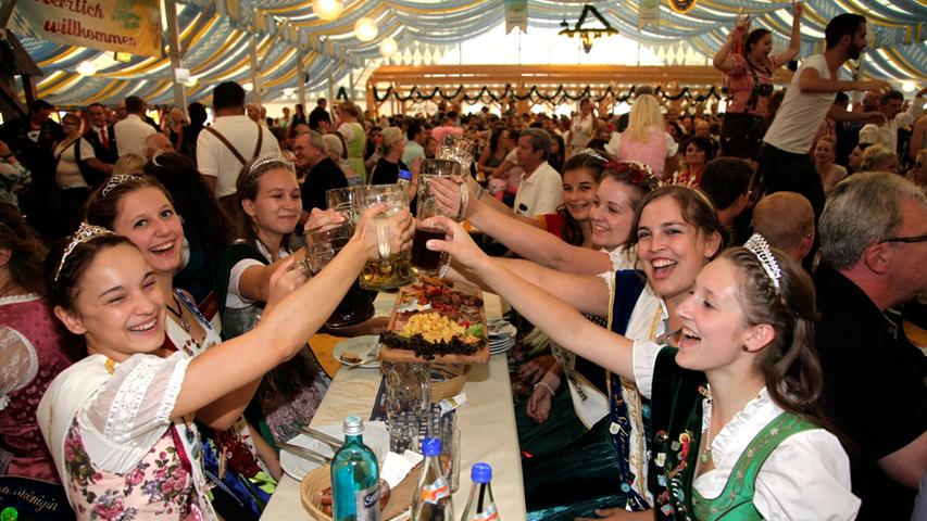 Eine Königin und viel Bier: Der Anstich des 157. Volksfests