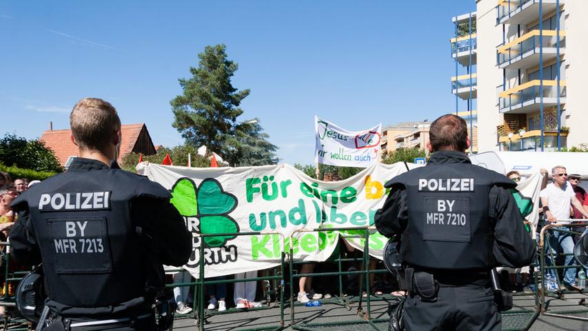 Das Verhalten der Einsatzkräfte der Polizei bei der Nazi-Demo und Gegen-Demo im Fürther Ronhof wurde von den Fürther Grünen scharf kritisiert.