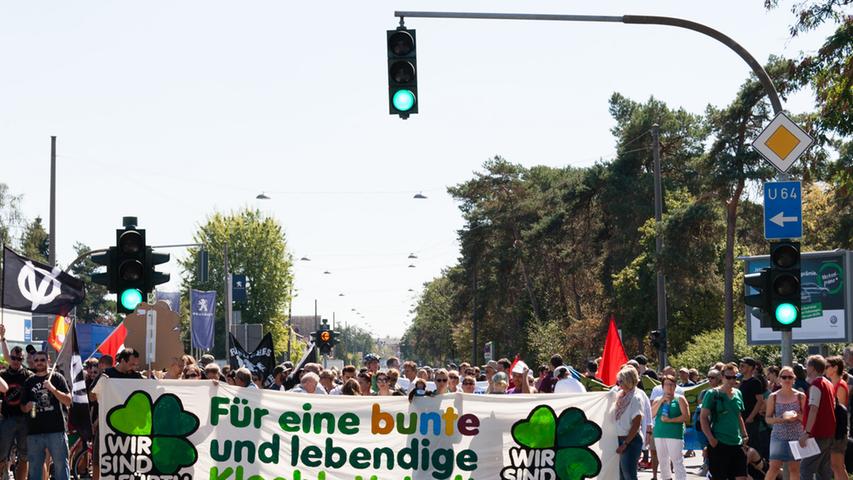Motiv: Nazi Demo und Gegen Demo Fürth-Ronhof...Datum: 29.08.15..Ort:  Fürth..Fotograf: Kai Barnickel..Abrechnung: Pauschale
