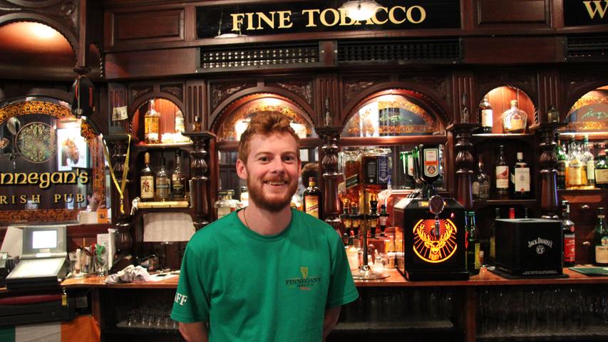 Der 34-jährige Mitarbeiter des Irish Pub Finnegans schaut trotz seiner schottischen Herkunft selbst des Öfteren dem Club zu. Trotz des holprigen Saisonstarts glaubt Jonny, dass das Team von Weiler sich wieder fangen wird. Der Sieg gegen Fortuna sei der erste Schritt dafür.