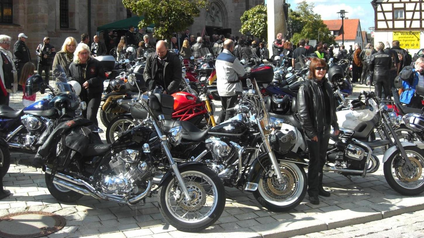 „Barock-Biker“ feiern in Pyrbaum Motorrad-Gottesdienst
