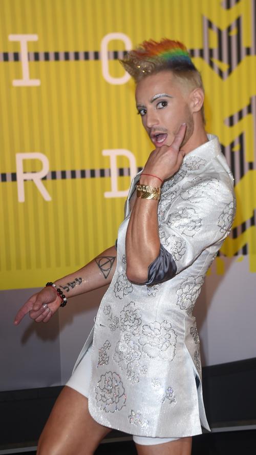 Dralle Hintern und nackte Haut bei den MTV Video Awards 2015