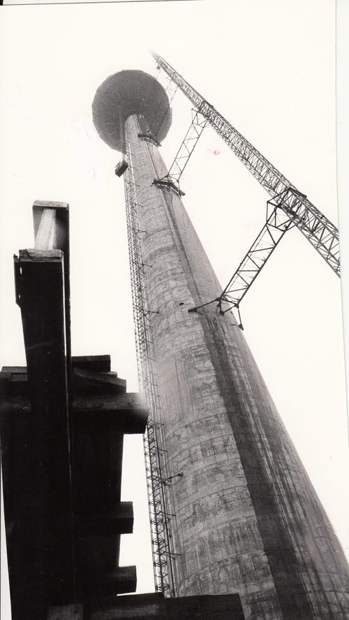 Die damalige Unterschrift dieses Fotos im Wortlaut: "Gigantisch und elegant: der Fernmeldeturm darf - trotz seiner erstaunlichen Ausmaße - schon jetzt zu den gelungensten Neubauten in der Stadt gezählt werden."