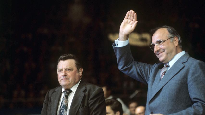 
Gegen Helmut Kohl: „Der wird nie Kanzler werden. Der ist total unfähig; ihm fehlen alle charakterlichen, geistigen und politischen Voraussetzungen. Ihm fehlt alles.“