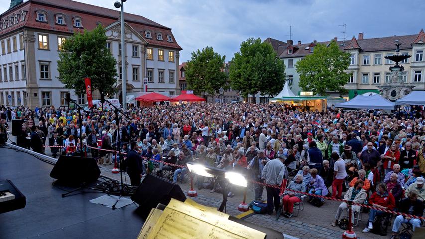Big Band der Bundeswehr spielt am Erlanger Schlossplatz auf