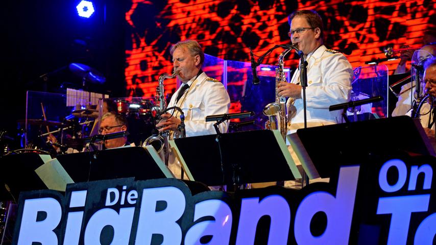 Big Band der Bundeswehr spielt am Erlanger Schlossplatz auf
