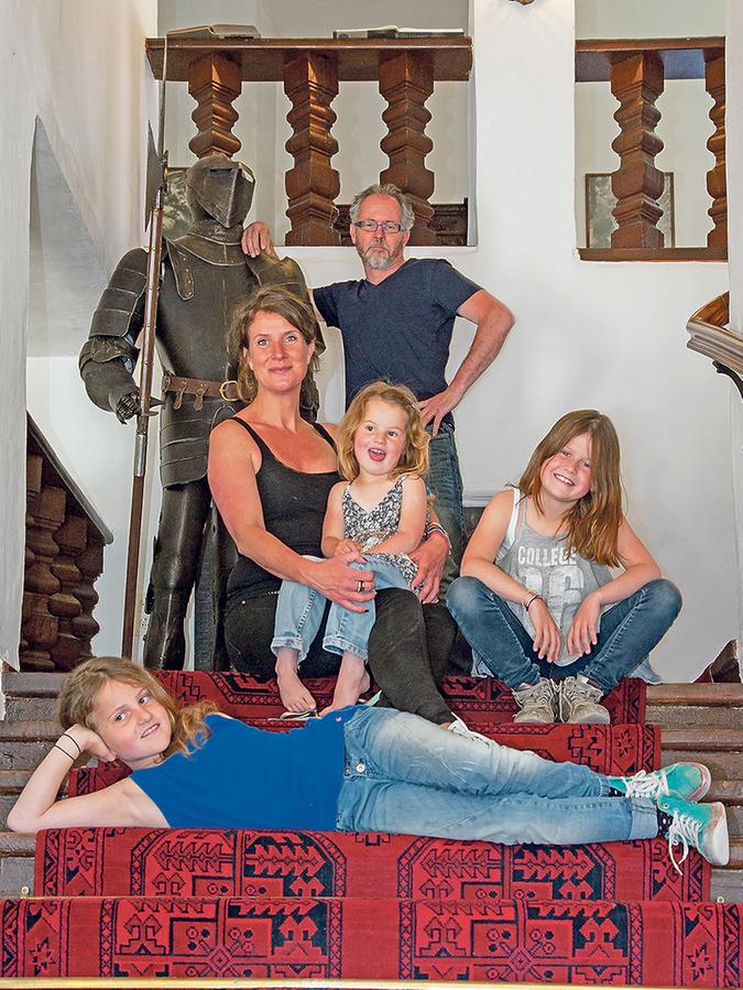Die Familie van Klaveren hat das historische Gemäuer zum Lebensmittelpunkt erklärt für Firma, Urlauber und sich selbst.
