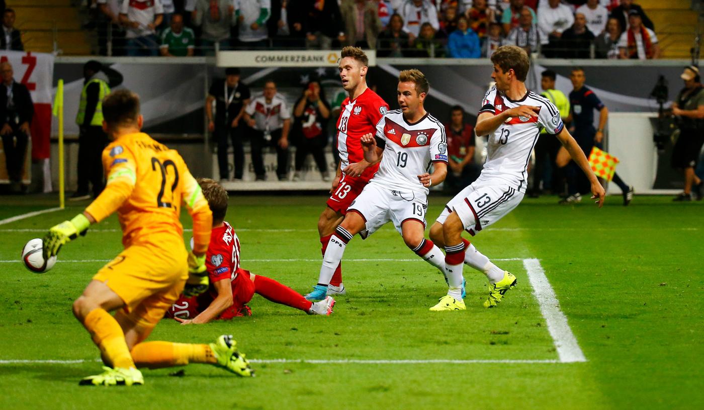 Der geht rein! Thomas Müller veredelte eine rasante Kombination zum 1:0. Und danach wurde es für Deutschlands beste Fußballer noch besser. Auch dank Mario Götze.