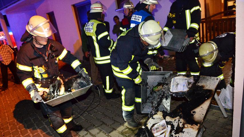 Erlangen-Dechsendorf: Drei Verletzte bei Brand in Mehrfamilienhaus