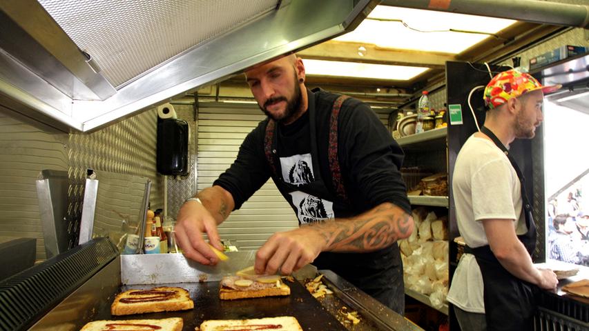 Das Essen wird direkt im Foodtruck zubereitet. Das Essen wird direkt im Foodtruck zubereitet.