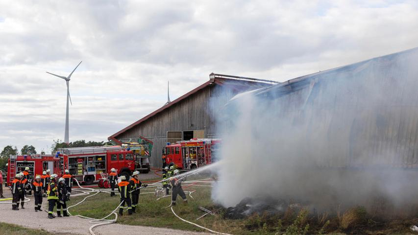300.000 Euro Schaden: Großbrand zerstört Puschendorfer Scheune