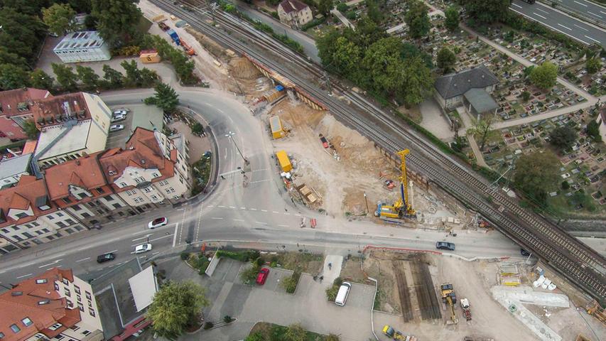 Eine echte technische Herausforderung schließt sich am Straßenübergang Martinsbühler Straße an – nicht umsonst ist dieses Straßenstück für drei Jahre nur einseitig befahrbar.