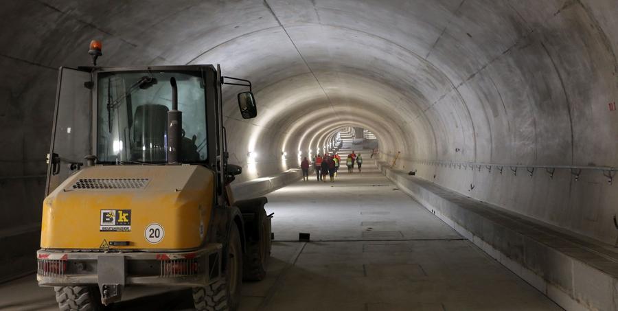 An der neuen Tunnel-Röhre der U3 wird fleißig gebaut