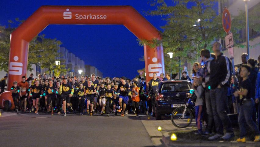 Rekord beim Erlanger Nachtlauf: 1100 Sportler im Röthelheimpark 