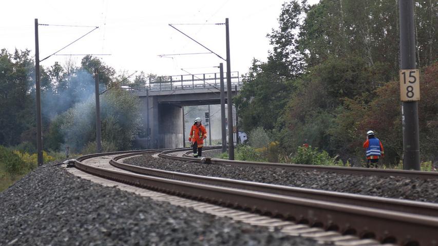 Mehrere Brandherde entlang der Bahnstrecke Fürth - Erlangen 