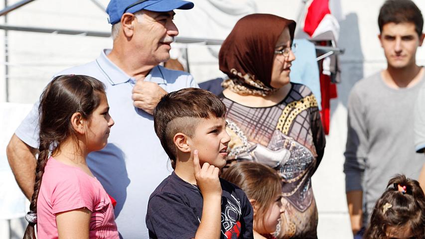 Hemhofen: Innenminister Herrmann besichtigt Asylunterkunft 