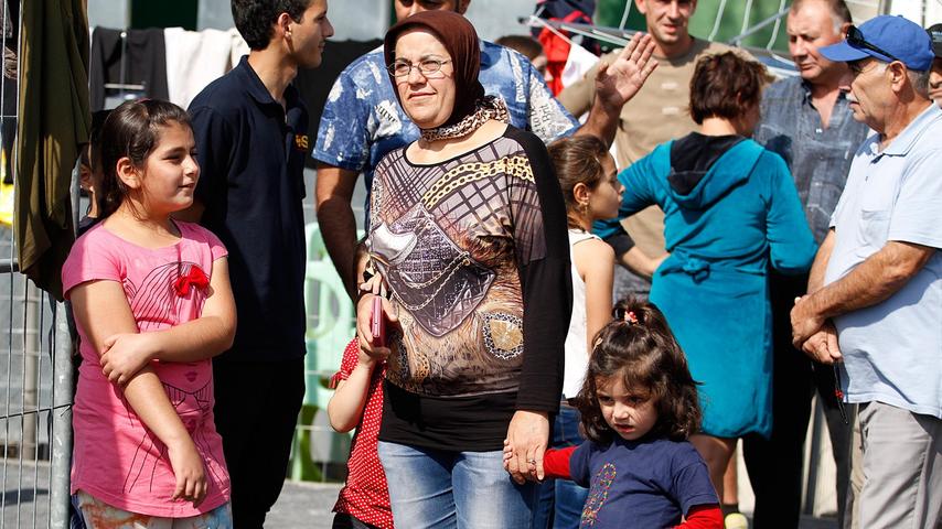 Hemhofen: Innenminister Herrmann besichtigt Asylunterkunft 