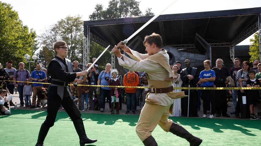 Noris Force Con #4: Lichtschwerter-Shows von Jedi-Rittern 