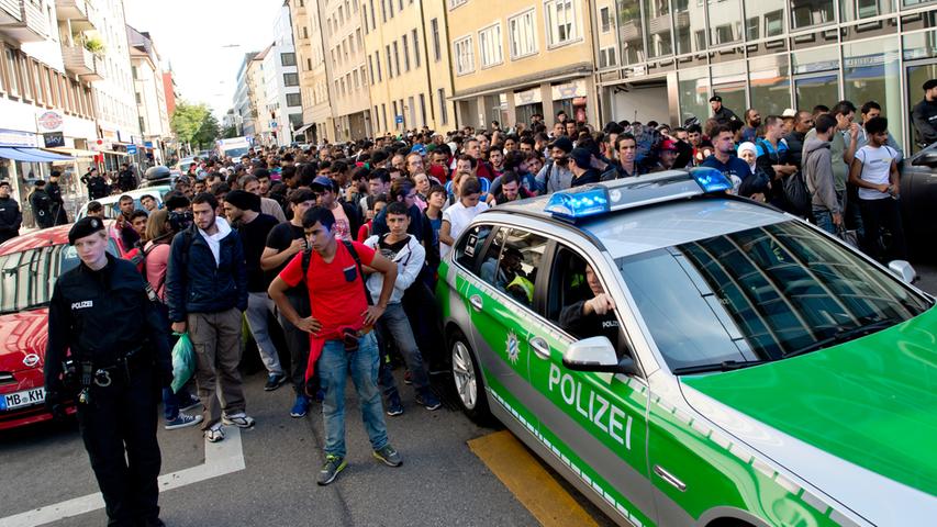 München schlägt Alarm: Tausende Flüchtlinge erreichen Bayern