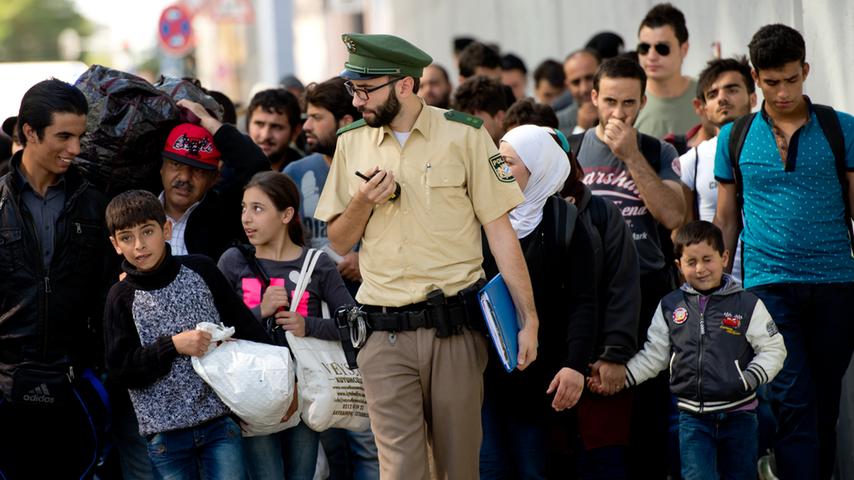München schlägt Alarm: Tausende Flüchtlinge erreichen Bayern
