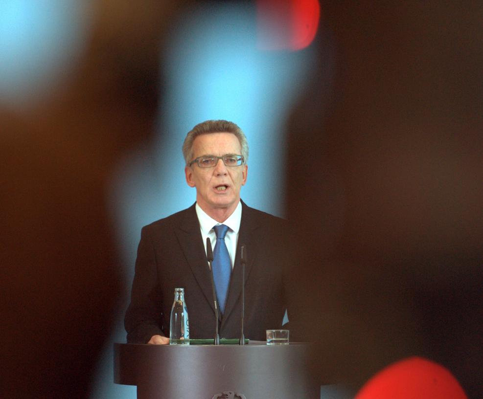 Bundesregierung führt vorübergehende Grenzkontrollen ein Bundesregierung führt vorübergehende Grenzkontrollen ein