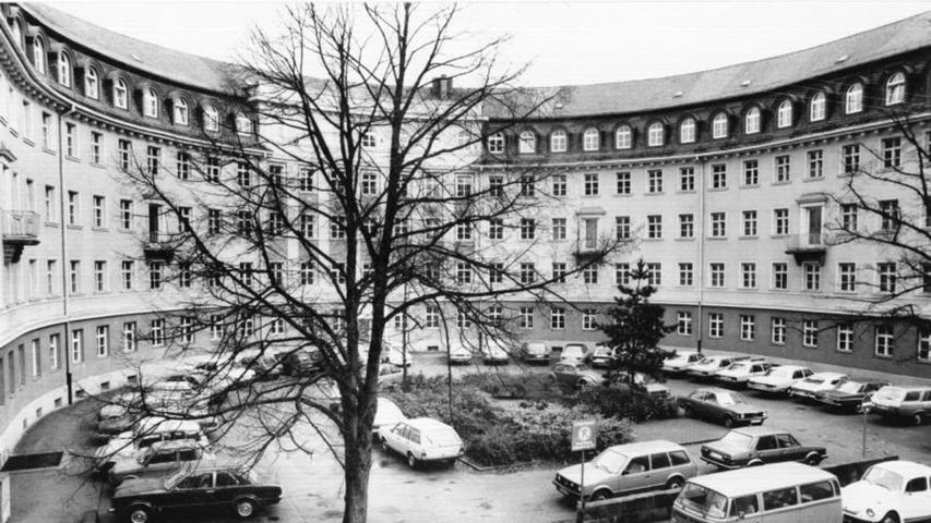 Im Komplex der höheren Finanzbehörden mit dem markanten Rondell — hier von der Meuschelstraße aus gesehen — hatte die US-Militärregierung ihre zentralen Büros.