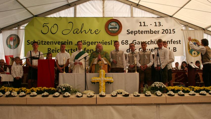 Den Festgottesdienst hielten  Pfarrer Manfred Obermayer und Diakon Ulrich Schmidt.