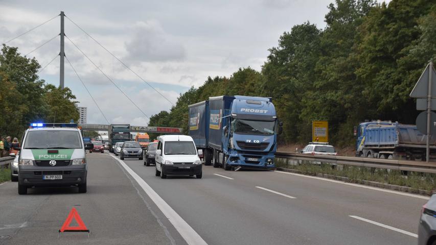 Auffahrunfall: Zwei Laster kollidierten am Nürnberger Hafen
