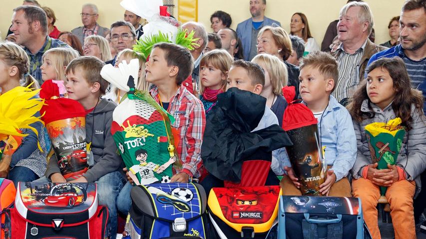 Einschulung in Büchenbach: Aufgeregte Schüler und stolze Eltern 