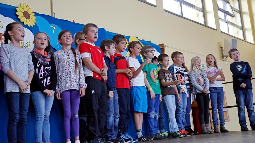 Einschulung in Büchenbach: Aufgeregte Schüler und stolze Eltern 