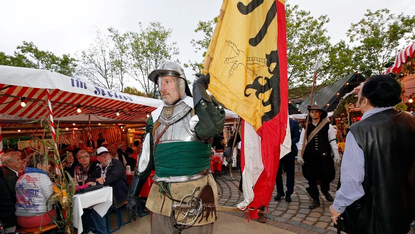 Maly macht's: Anstich auf dem Nürnberger Altstadtfest 