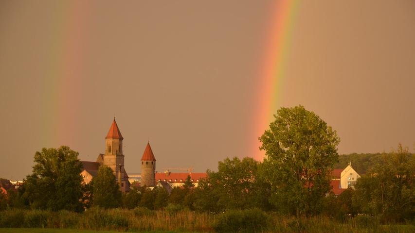Prächtiges Farbenspiel: Zwei Regenbögen über Gunzenhausen