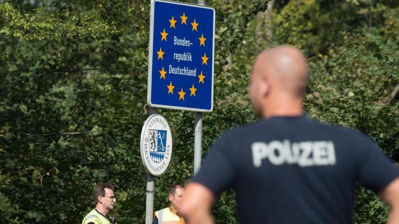 Seehofers neue Anordnung zur Zrückweisung von Asylsuchenden tritt an den deutsch-österreichischen Grenzübergängen in Kraft.