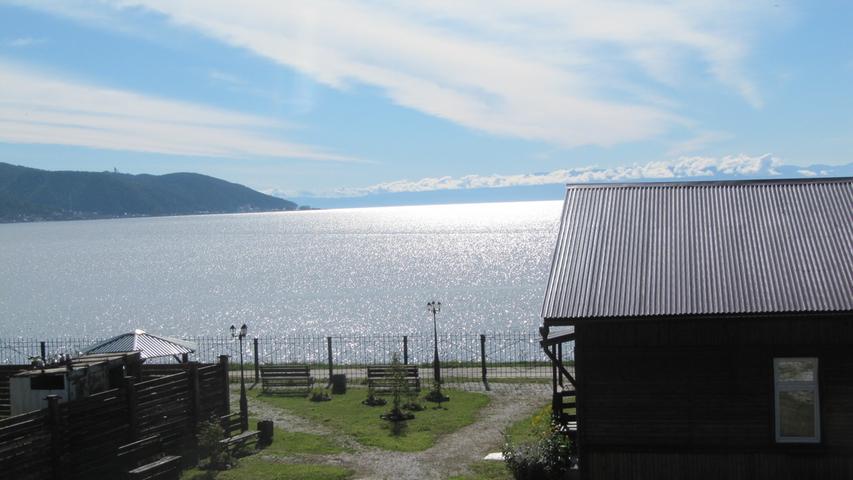 Ausblick auf den Baikal-See - riesig, 1,6 Kilometer tief und auf demselben Längengrad wie Indonesien.