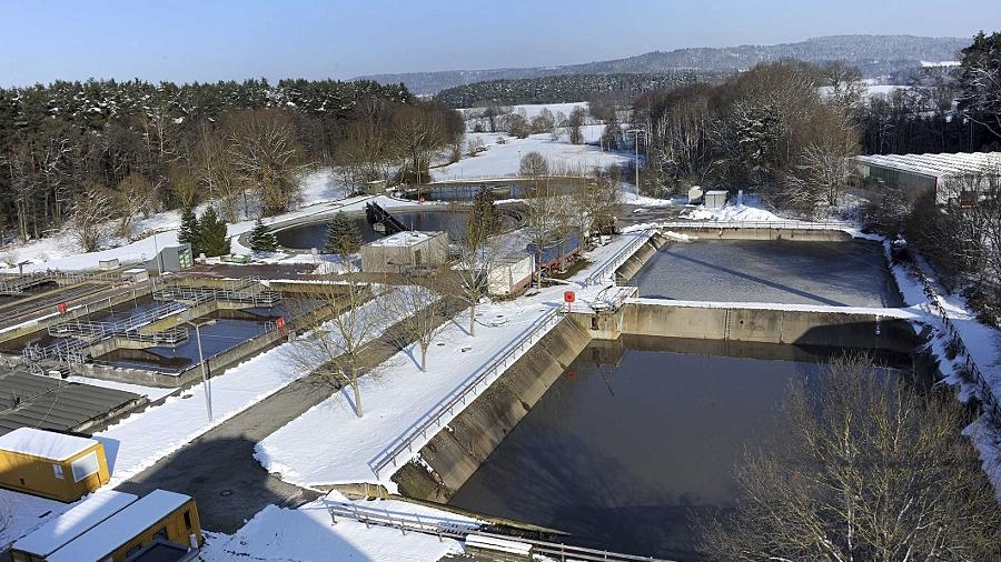 Der Klärschlamm wird weit weg kompostiert