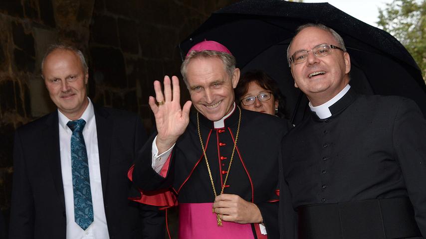 Dass Erzbischof Georg Gänswein den Vatikan verlassen kann, ist ein kleines Wunder. Der Erzbischof ist ein vielbeschäftigter Mann – er ist Diener gleich zweier Herrn.