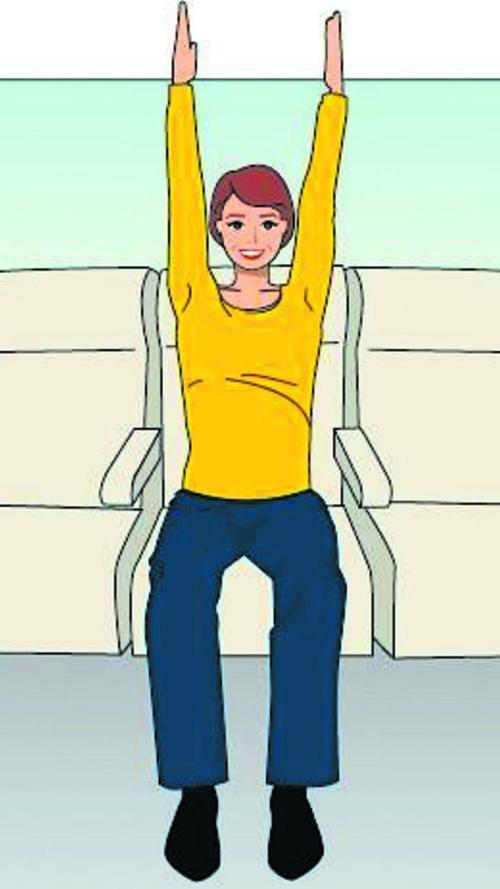 Übung sechs: Füße parallel, Beine hüftweit, Becken und Brustkorb aufgerichtet. Einatmend Arme senkrecht nach oben strecken, mit dem Strecken der Arme die Körperseiten aufwärts ziehen, Kopf zwischen den Oberarmen geradeaus gerichtet. Nach fünf Atemzügen ausatmend die Arme wieder abwärts bringen. Körperaufrichtung dabei halten.