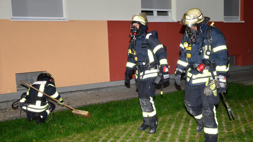 Zwei Verletzte: Großeinsatz nach Zimmerbrand in Erlangen-Bruck 