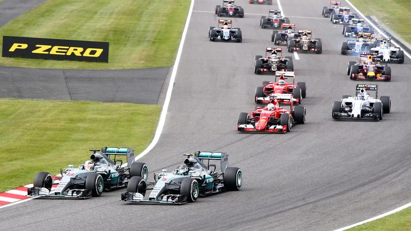 Lewis Hamilton überholte Rosberg gleich in der ersten Kurve nach dem Start und übernahm die Führung.