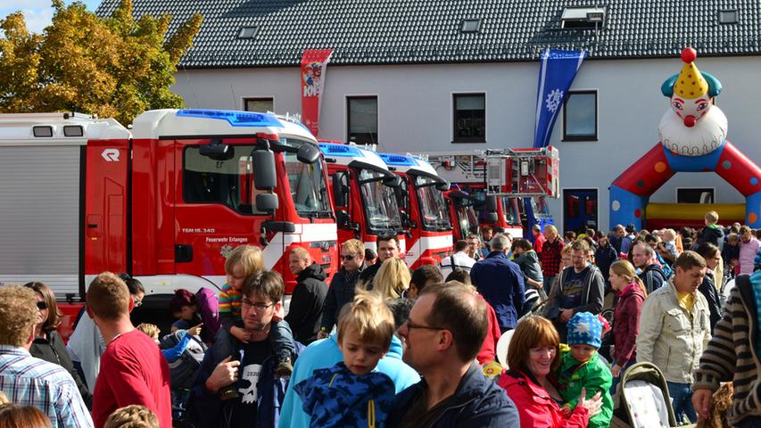 Brennende Autos beim Tag der offenen Tür der Feuerwehr Erlangen 