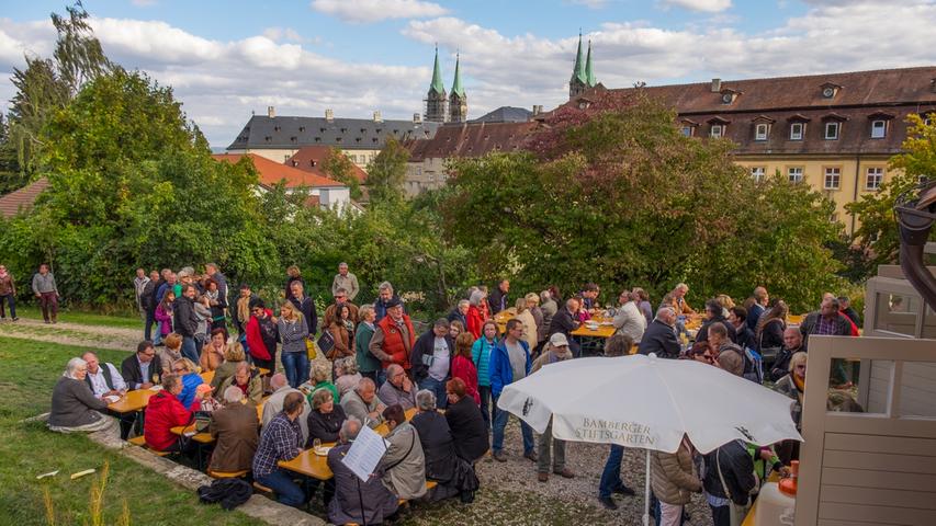 Edle Tropfen im Weinberg: Das Bamberger Federweißerfest