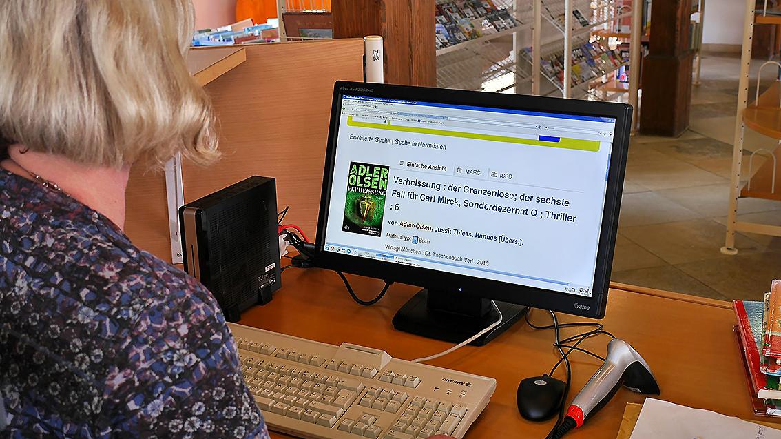 Mit nur wenigen Mausklicks sind die Lesefreunde draußen und gleichermaßen die in der Stadtbücherei Beschäftigten auf dem übersichtlichen Portal „im Bilde“. Mit nur wenigen Mausklicks sind die Lesefreunde draußen und gleichermaßen die in der Stadtbücherei Beschäftigten auf dem übersichtlichen Portal „im Bilde“.