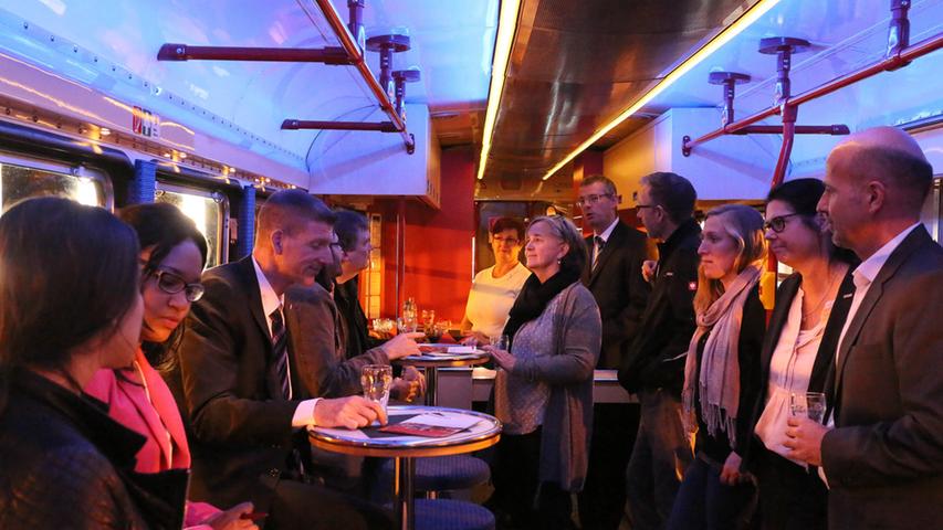 In Zusammenarbeit mit dem Verkehrsbetrieb der Nürnberger Partnerstadt Krakau hat die VAG die Straßenbahn zu einem Partyzug umbauen lassen. Es gibt eine Lounge, eine Bar, eine Musikanlage und natürlich auch...