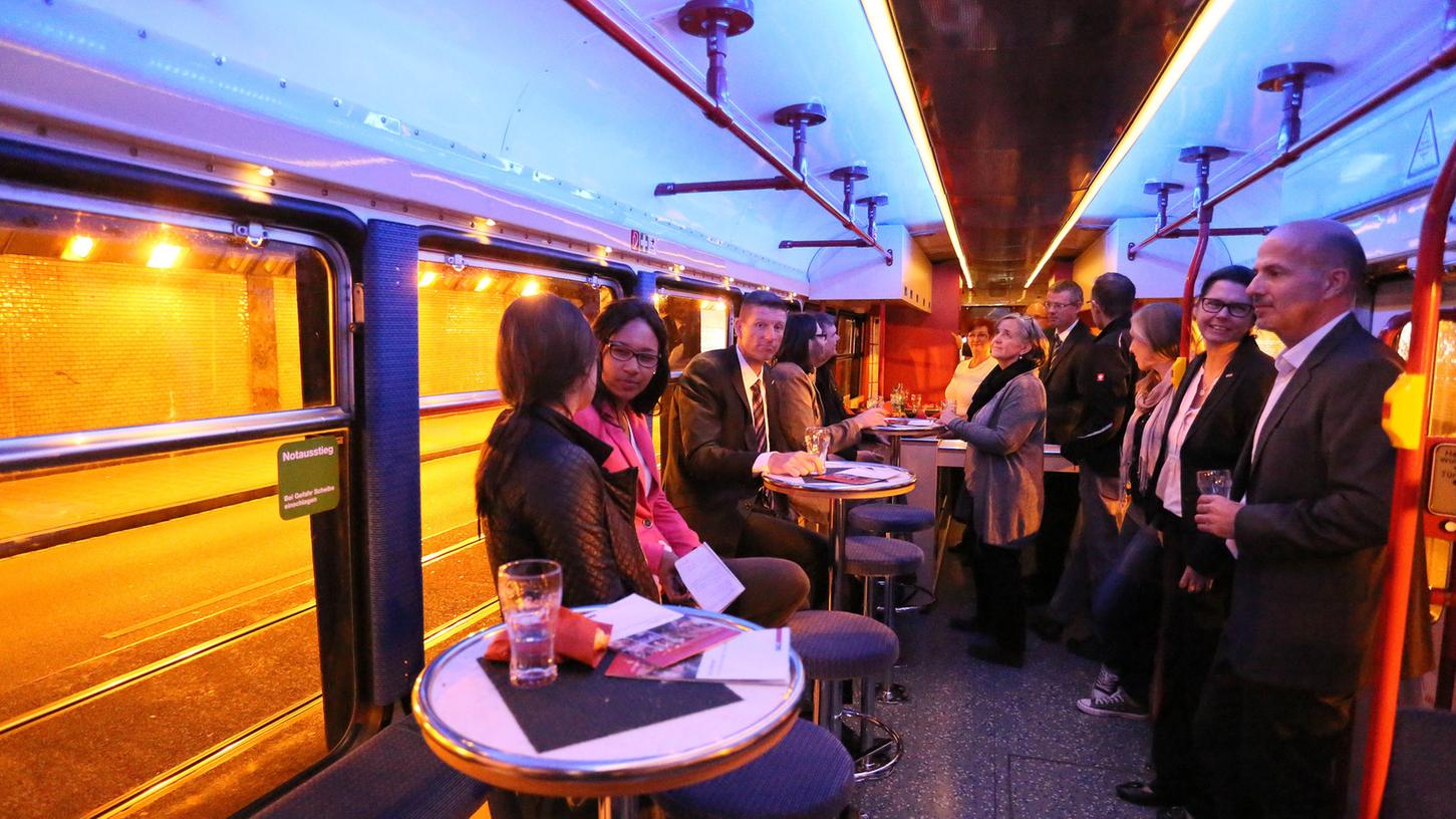 Die neue Eventbahn der VAG fährt unter dem Namen Extratour. Man kann den Wagen für Partys mieten. Die neue Eventbahn der VAG fährt unter dem Namen Extratour. Man kann den Wagen für Partys mieten.