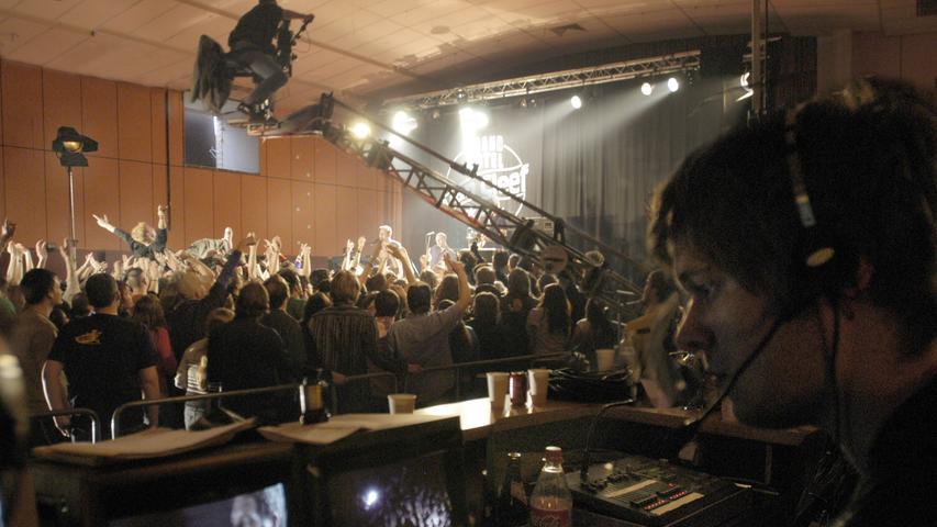 Dass das gelang, beweist diese Aufnahme vom 11. April 2005. So sah es im Erdgeschoss aus, als ein Videoclip der Hamburger Rockband "Kettcar" gedreht wurde.