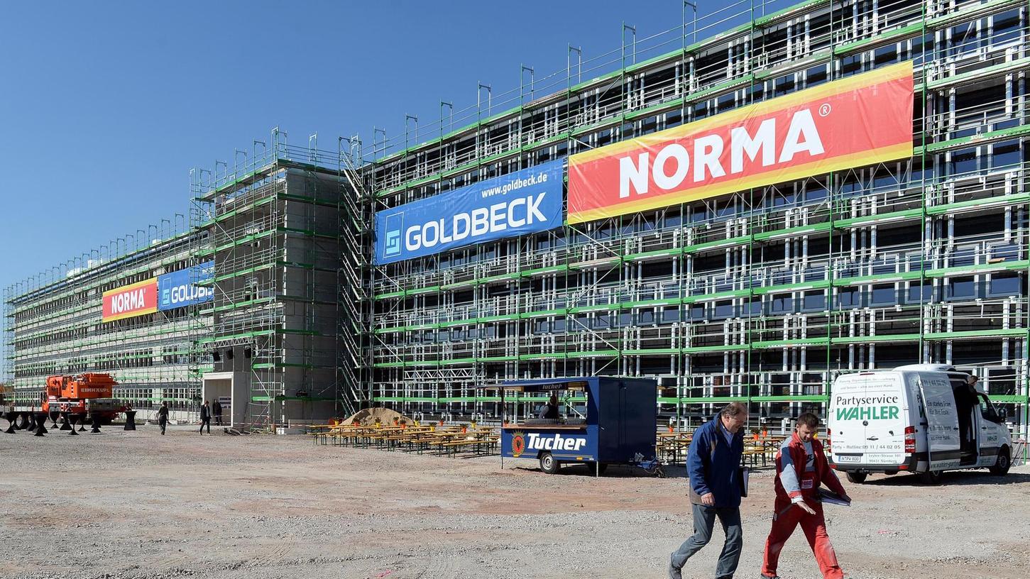 Auch ein Ausdruck wirtschaftlichen Wachstums in Fürth: Die Discounterkette Norma baut ihre neue Firmenzentrale derzeit westlich der Hardhöhe.