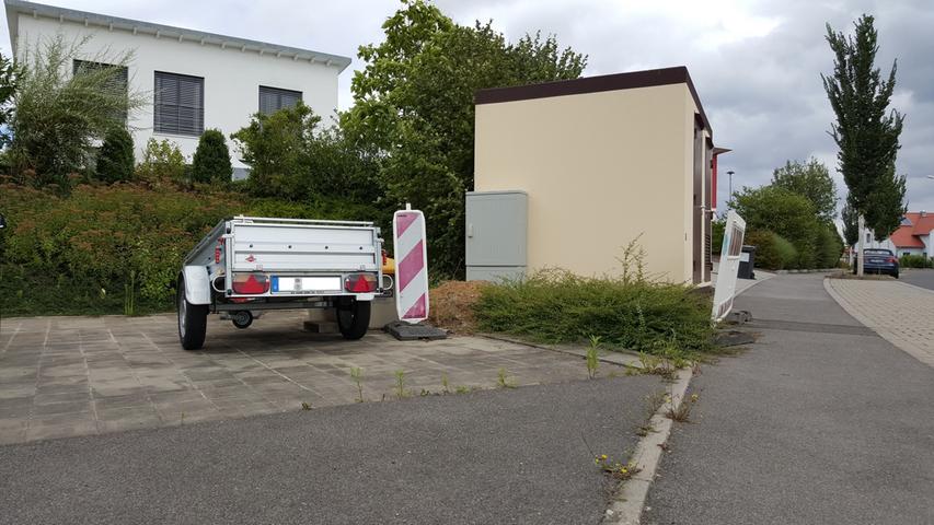 Für gut 15.000 Euro wurde in Schweinfurt ein Containerstellplatz angelegt. Der Stellplatz ging jedoch nie in Betrieb, weil ein Grundstücksnachbar erfolgreich dagegen protestierte. In 500 Metern Entfernung entstand eine neue Anlage für 3000 Euro.